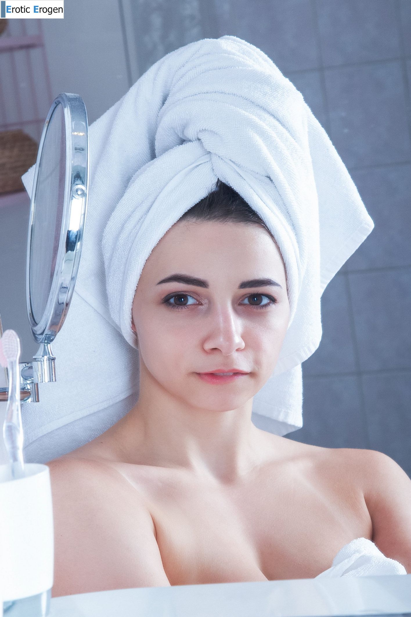 Elle Mira in V Elle Ntine. Slide 5