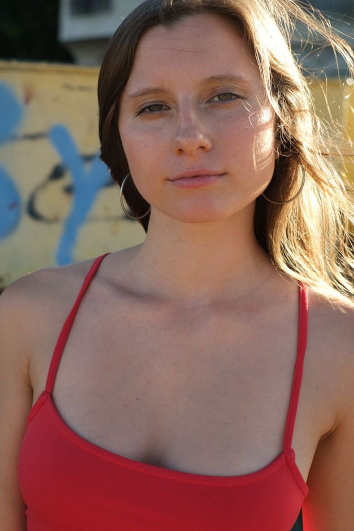 Julie Bernal in Thank You Red. Thumb 23