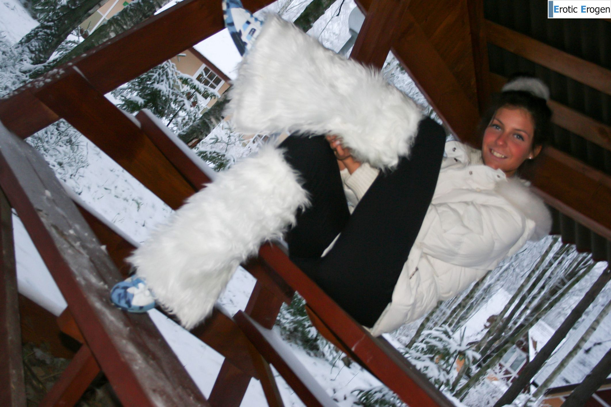 Isabella in Exhibitionist. Слайд 11