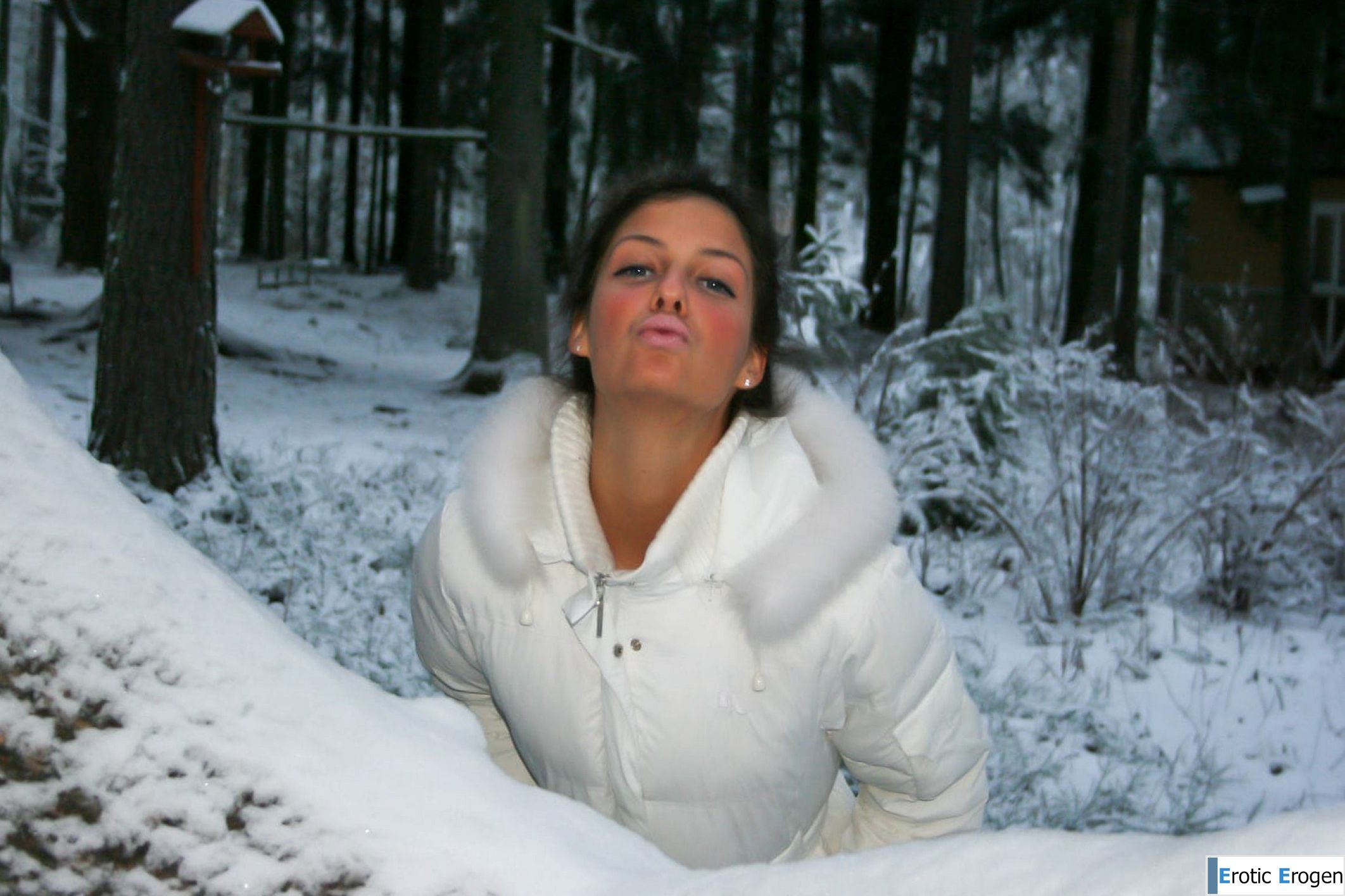 Isabella in Exhibitionist. Слайд 16