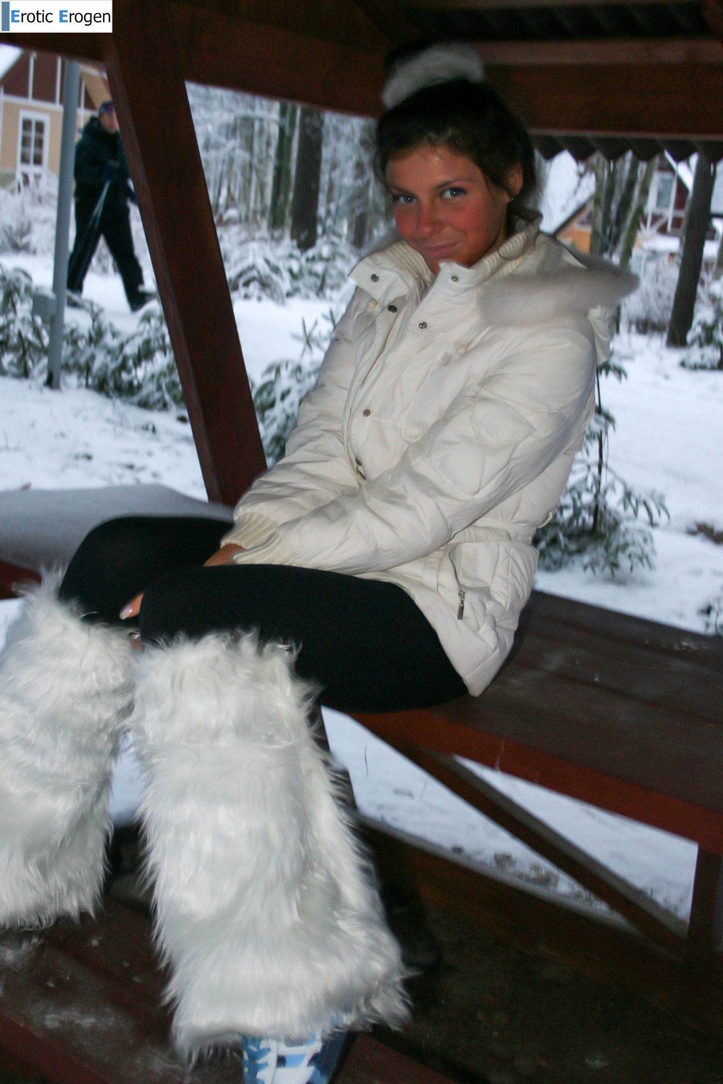 Isabella in Exhibitionist. Слайд 3