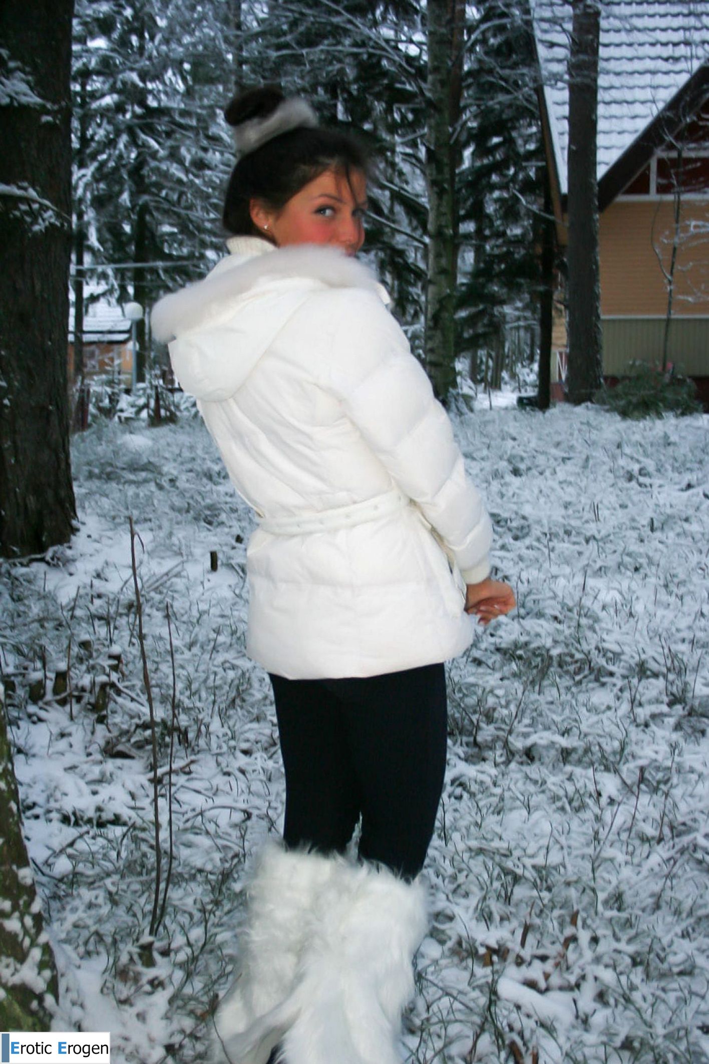 Isabella in Exhibitionist. Слайд 45