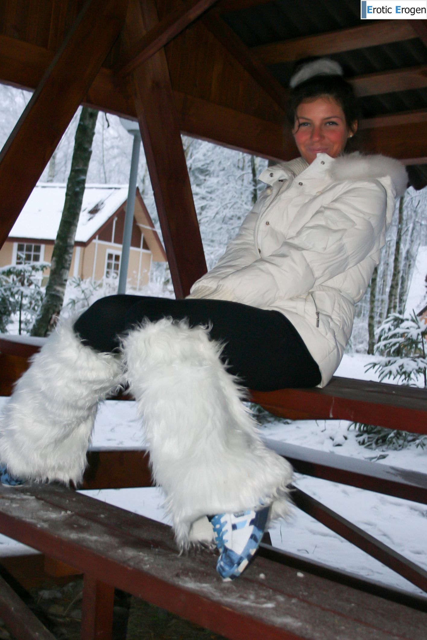 Isabella in Exhibitionist. Слайд 8