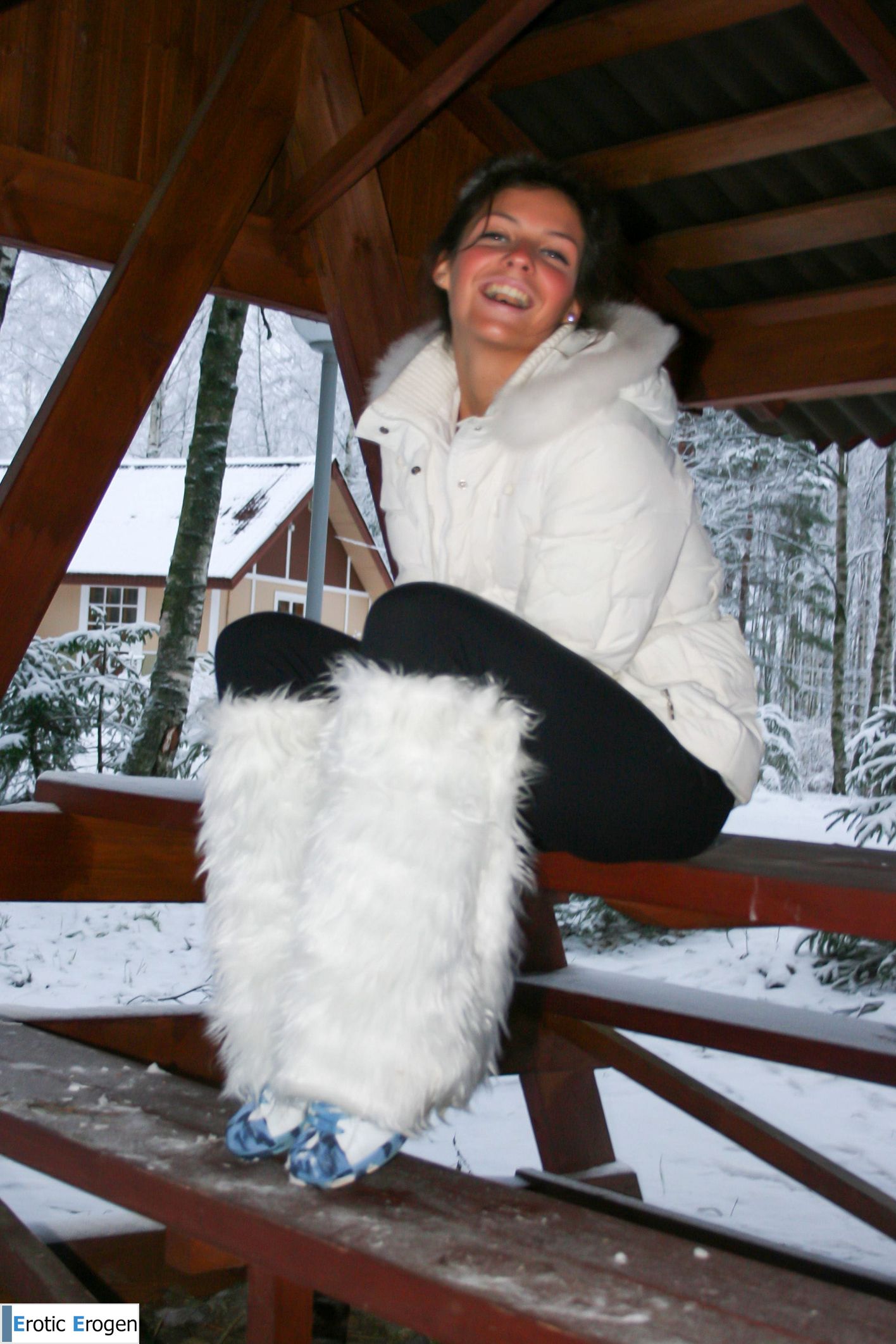 Isabella in Exhibitionist. Слайд 9