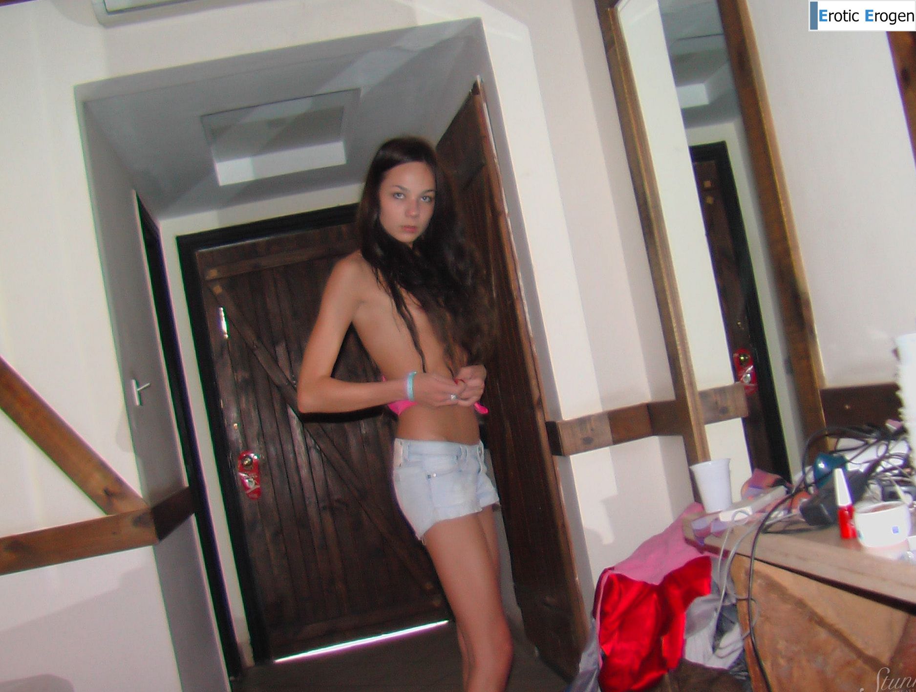 Julia P in Bedroom Undressing. Слайд 1