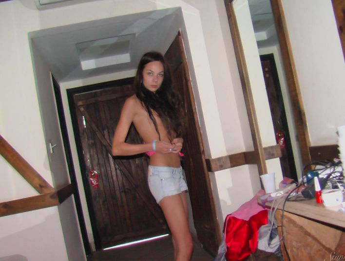 Julia P in Bedroom Undressing. Эскиз 1