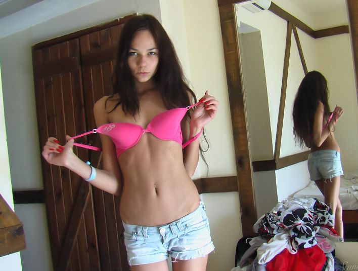 Julia P in Bedroom Undressing. Эскиз 8