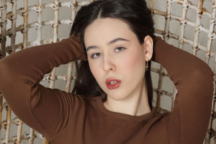 Emily Eliot in Please Myself. Thumb 3