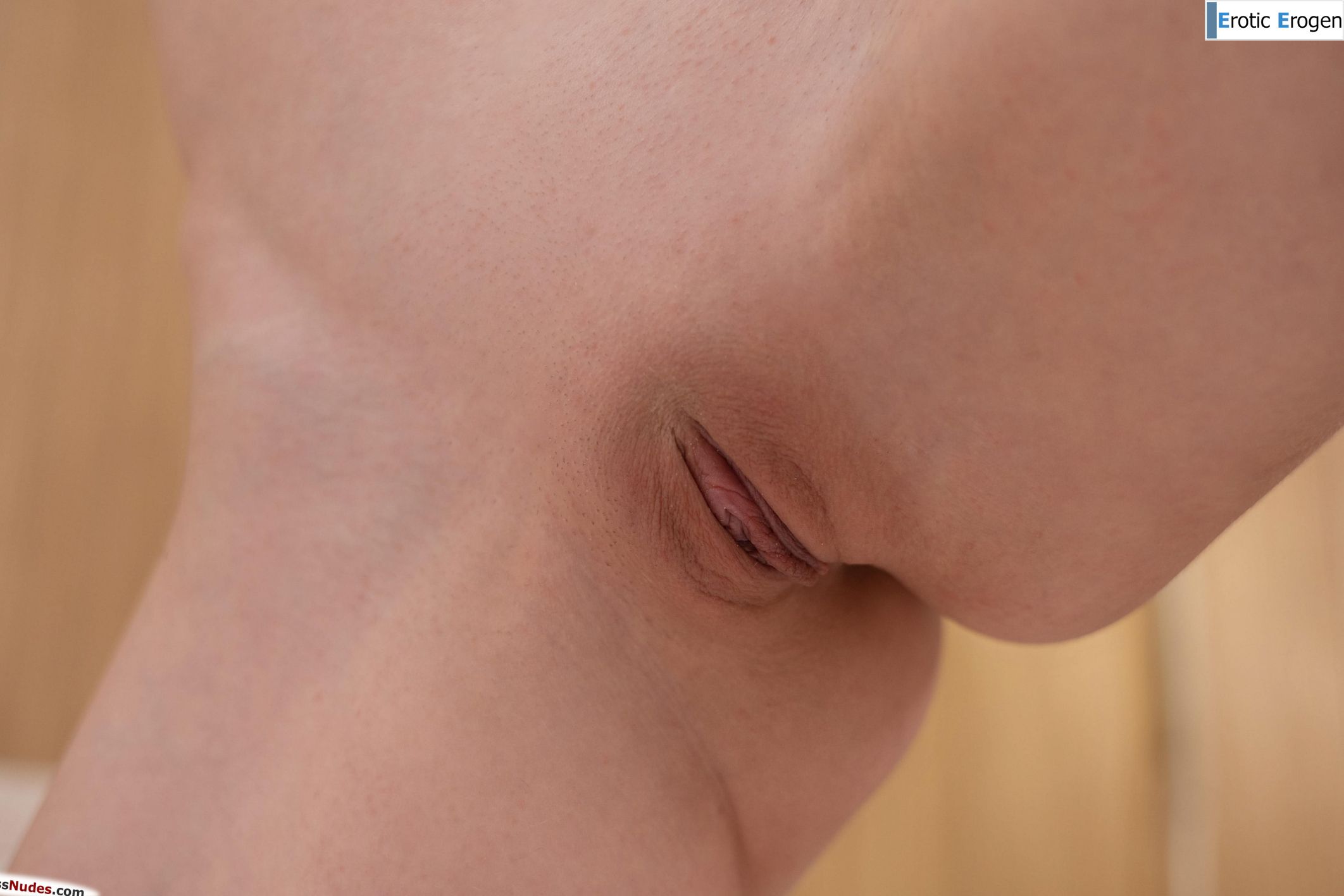 Mirka in Nude Woman. Slide 32