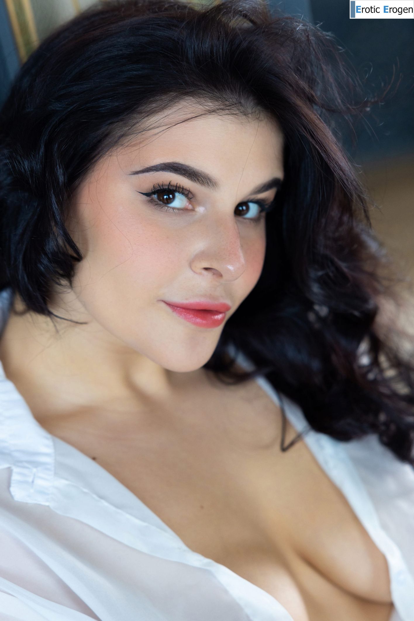 Pandora Red in Magnetic. Slide 2