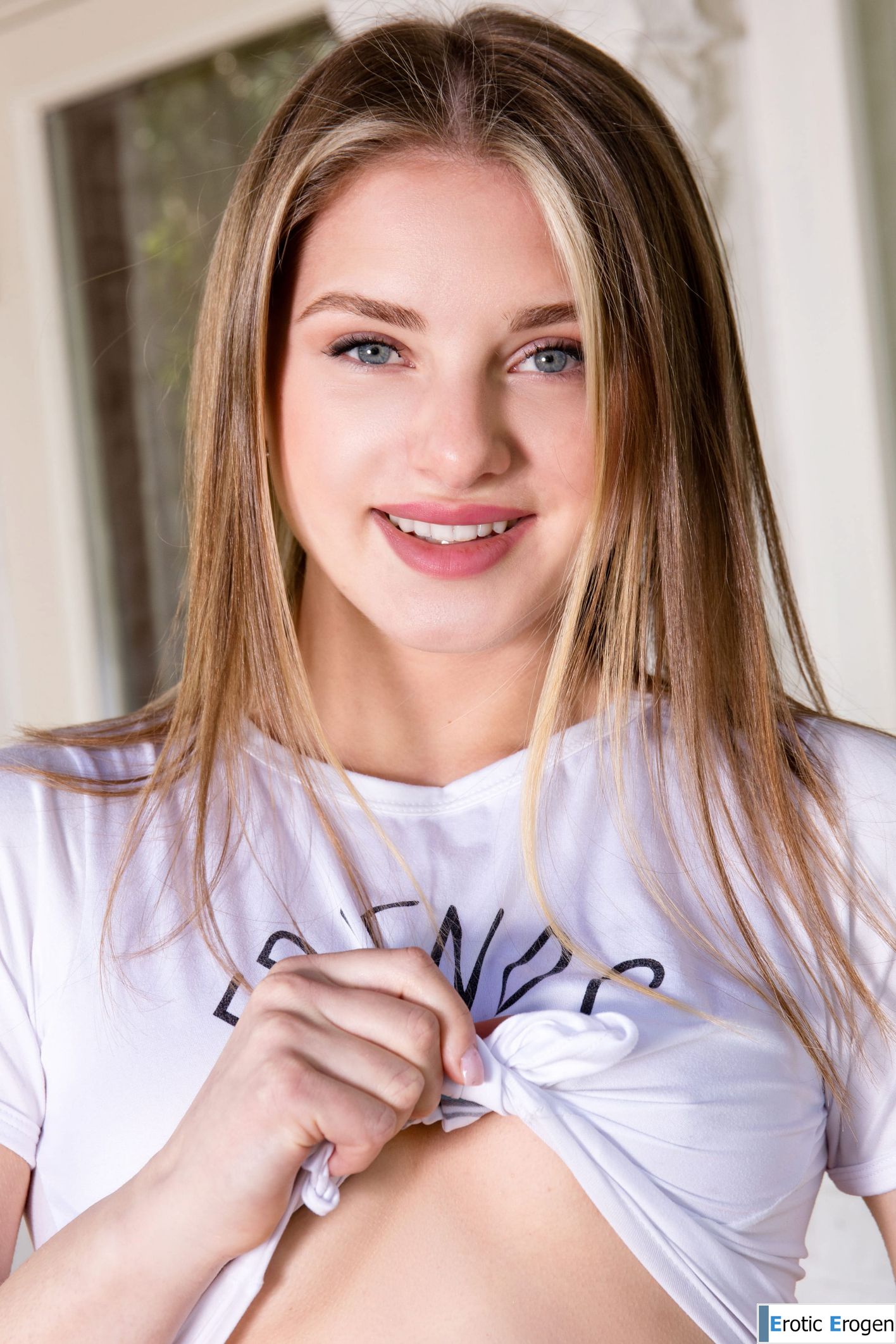 Karianne in Strawberry Snack. Слайд 5