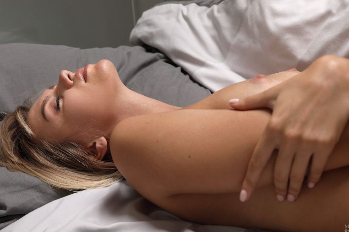 Lana Lane in The Morning After. Thumb 35