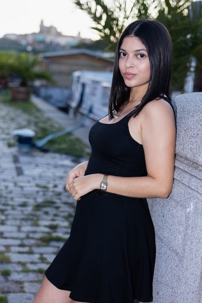 Gia Rosse in First Walk. Thumb 3