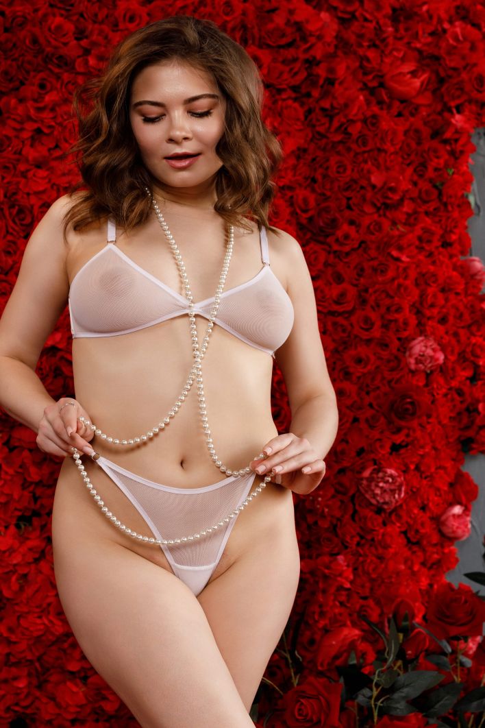 Kira Rami in Roses. Эскиз 1