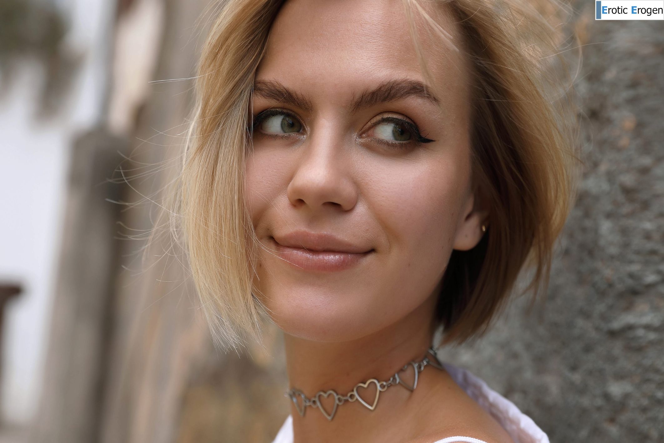 Lana Lane in Postcard Paul Do Mar. Slide 10