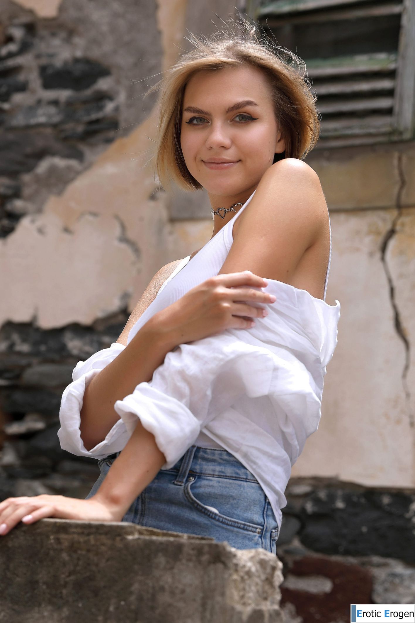 Lana Lane in Postcard Paul Do Mar. Slide 19