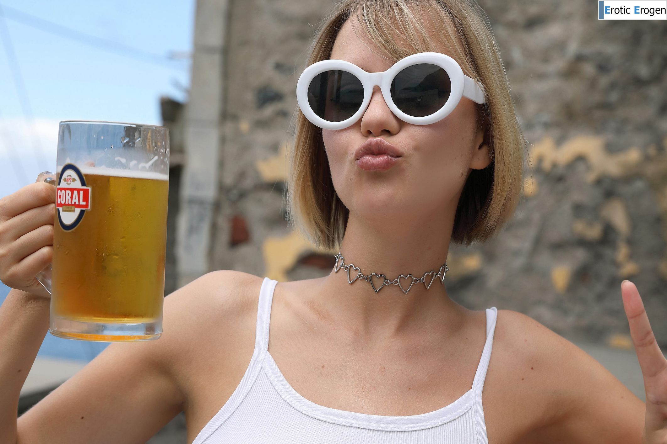 Lana Lane in Postcard Paul Do Mar. Slide 39