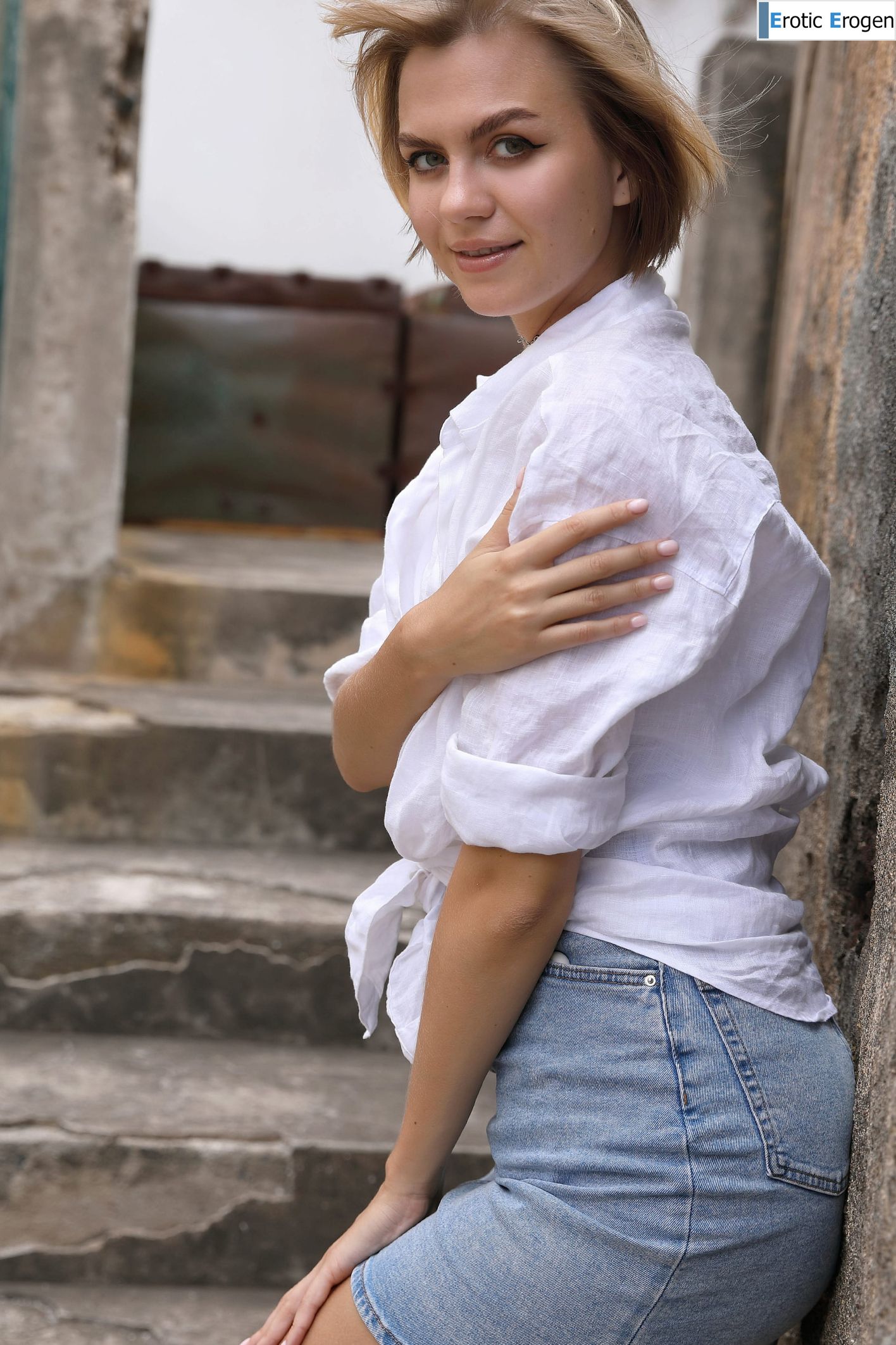 Lana Lane in Postcard Paul Do Mar. Slide 6