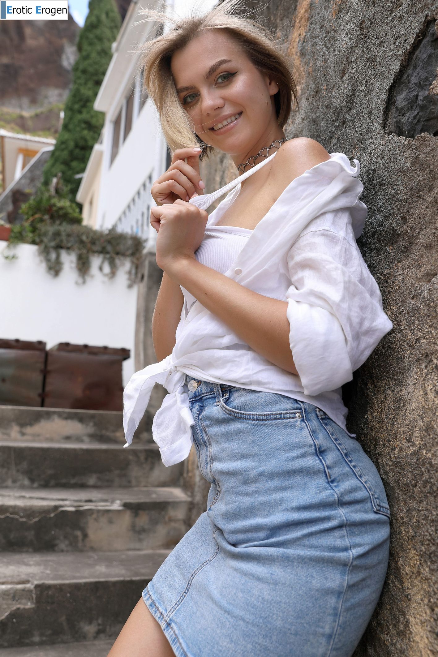 Lana Lane in Postcard Paul Do Mar. Slide 8