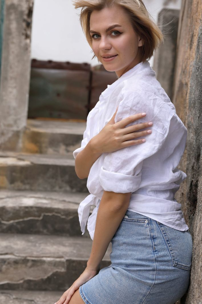 Lana Lane in Postcard Paul Do Mar. Thumb 6