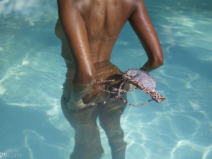 Katherina in Nude Resort Pool. Thumb 19