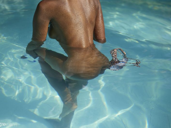 Katherina in Nude Resort Pool. Thumb 22