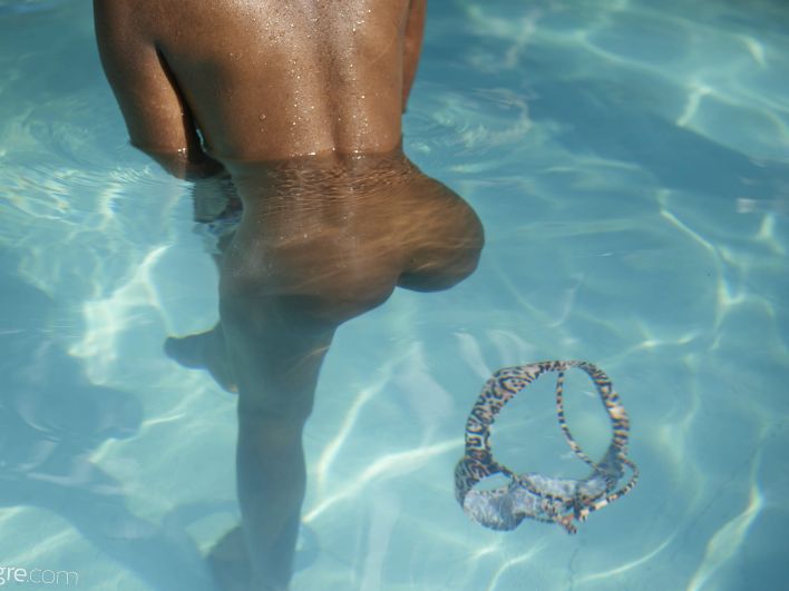 Katherina in Nude Resort Pool. Thumb 25