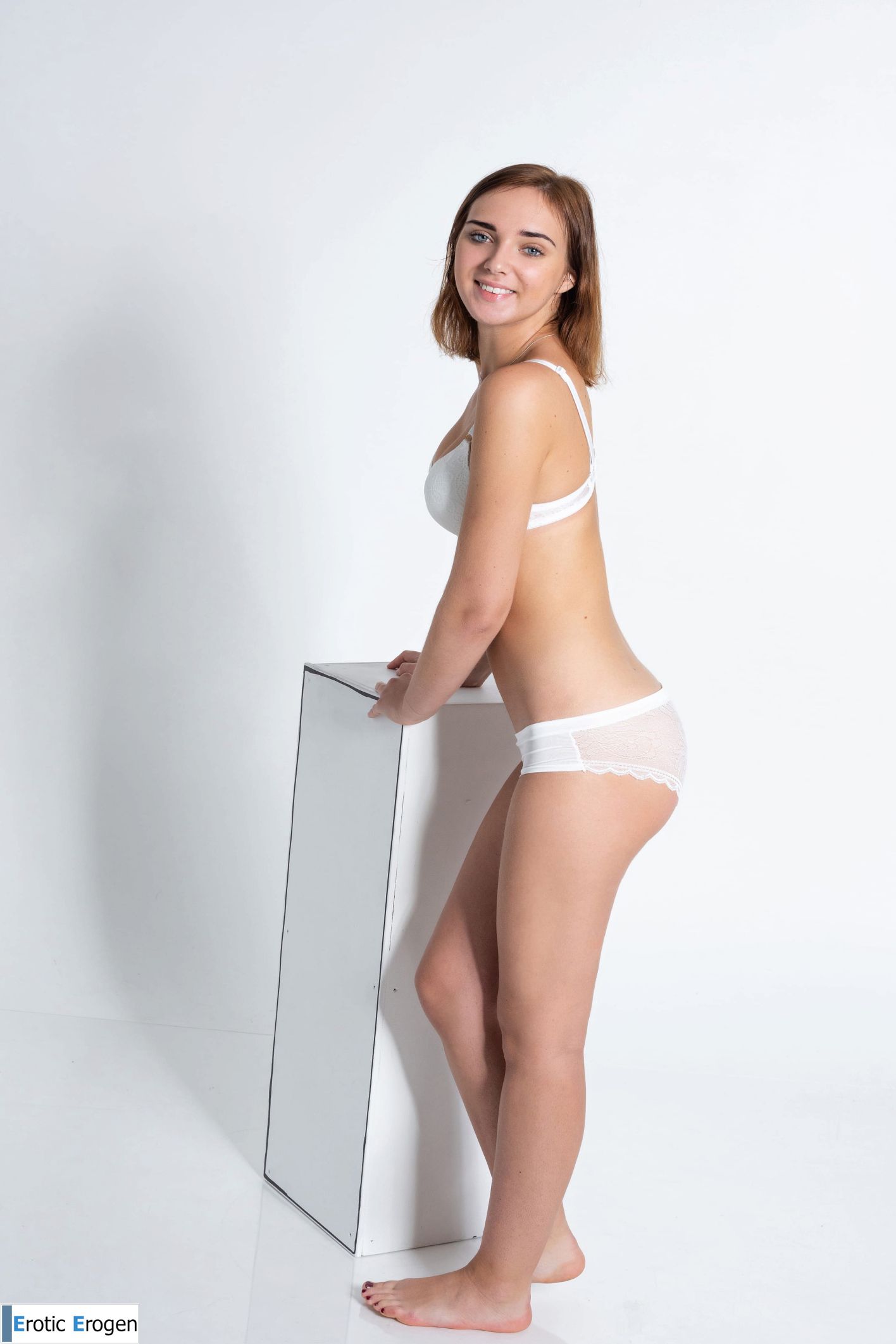 Oxana Z in Modeling. Slide 3