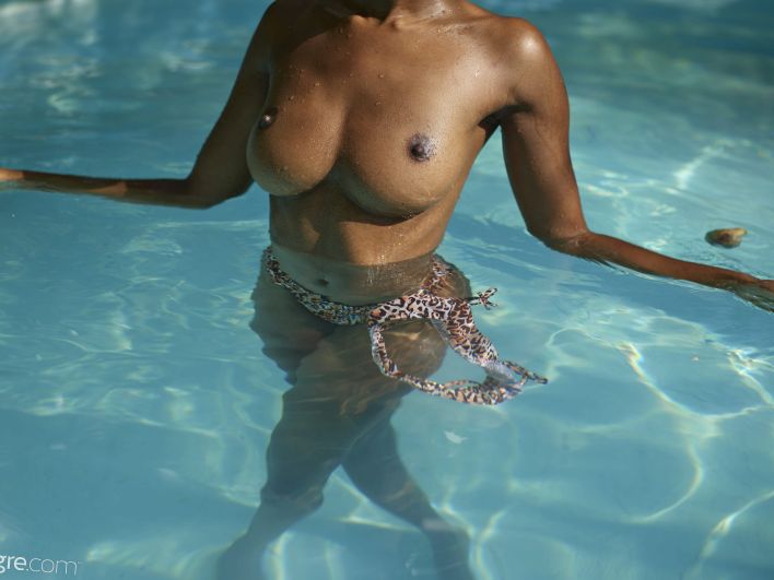 Katherina in Skinny Dipping. Thumb 39
