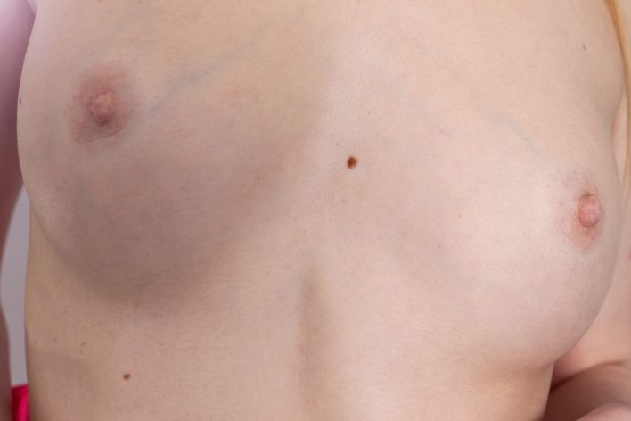 Amina White in Like Velvet. Thumb 9