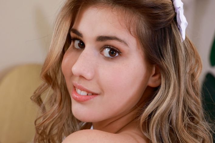 Marta Bella in Pink Package. Thumb 32