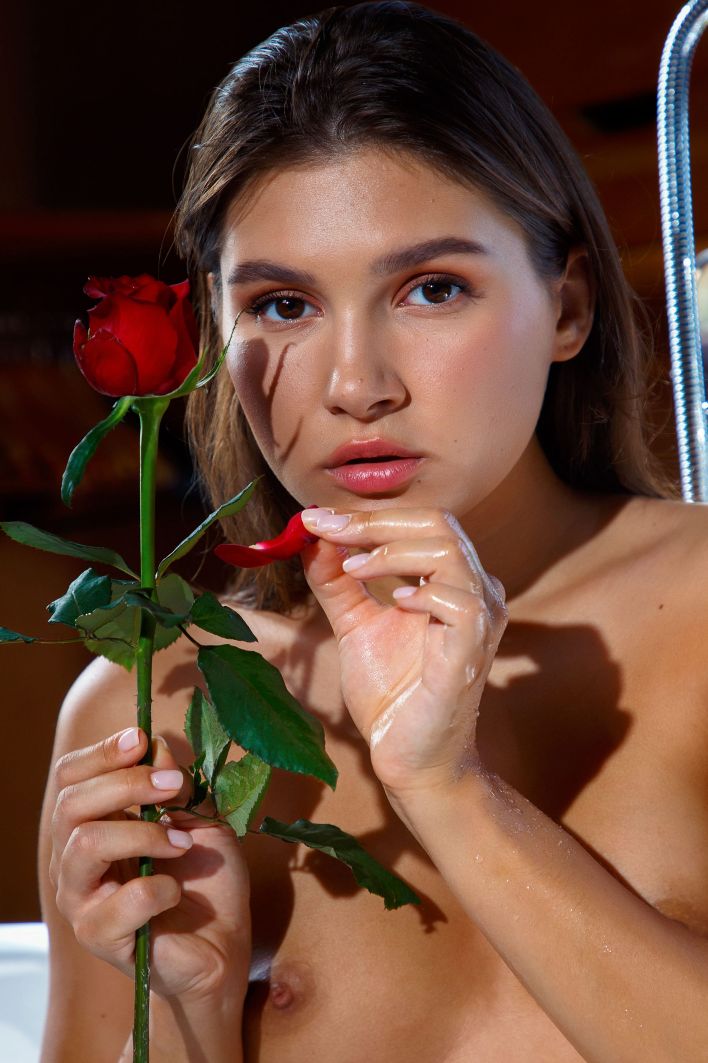 Ellie Luna in Rose Petal Bath. Thumb 7