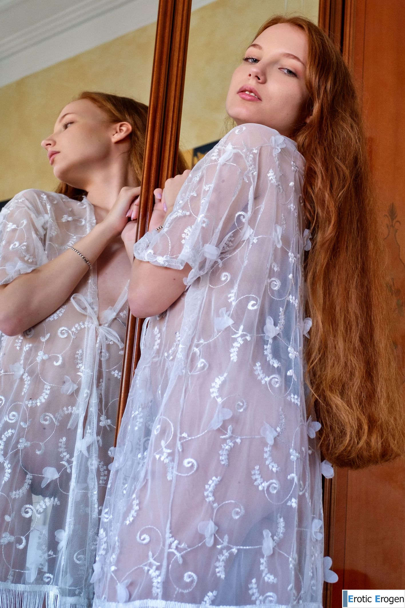 Lola Jolie in My Reflection. Слайд 2