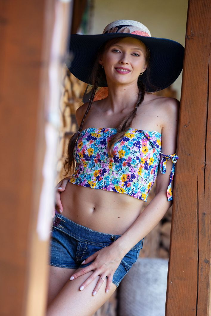 Stacy Cruz in Woodshed. Thumb 1