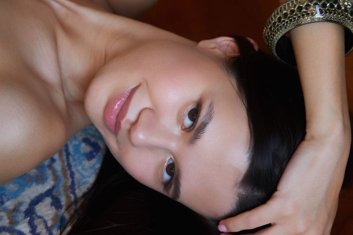 Eveline Elle in At My House. Эскиз 39