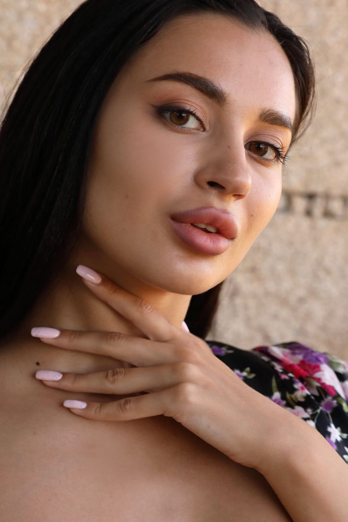 Aria in Renaissance Woman. Thumb 11
