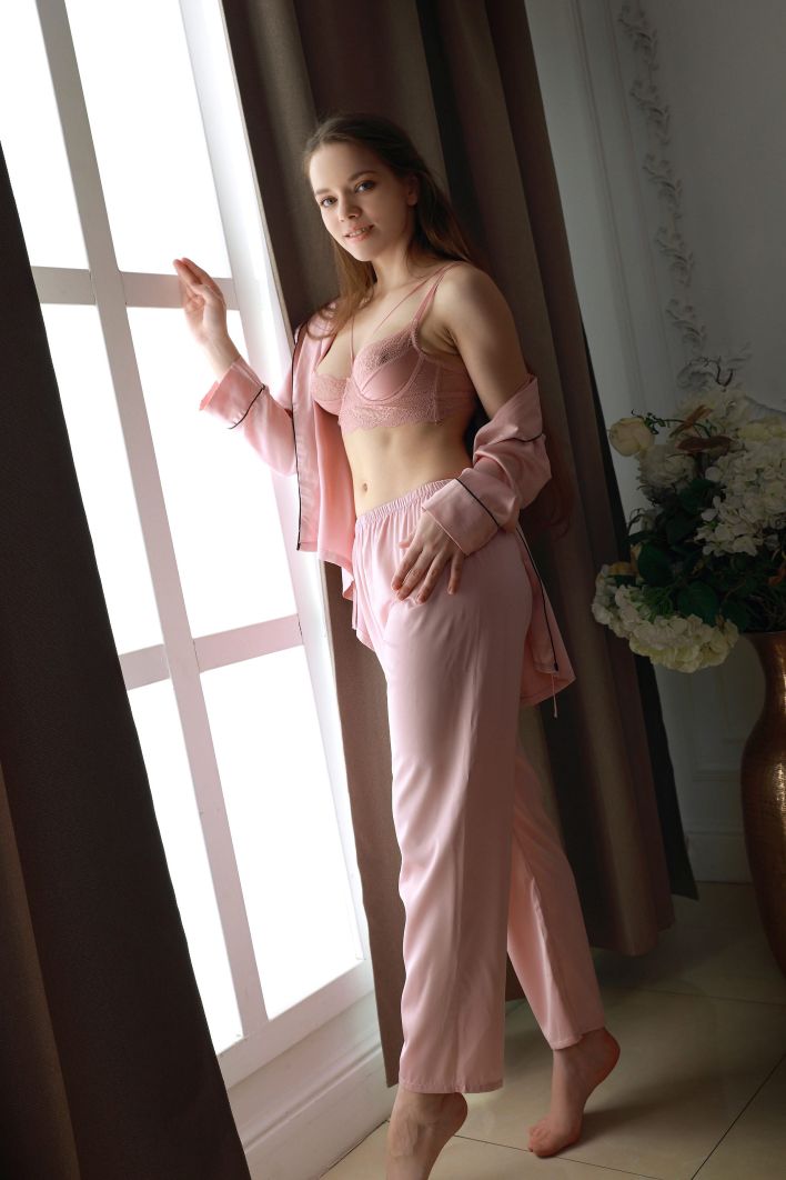 Flamy Nika in Satin Surprise. Thumb 3