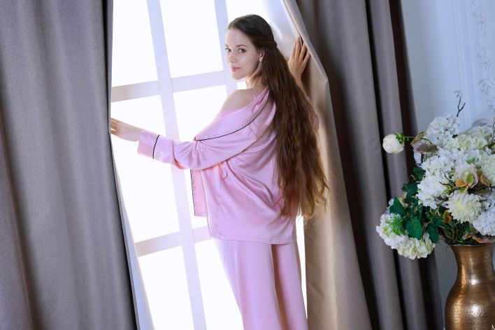 Flamy Nika in Satin Surprise. Thumb 5