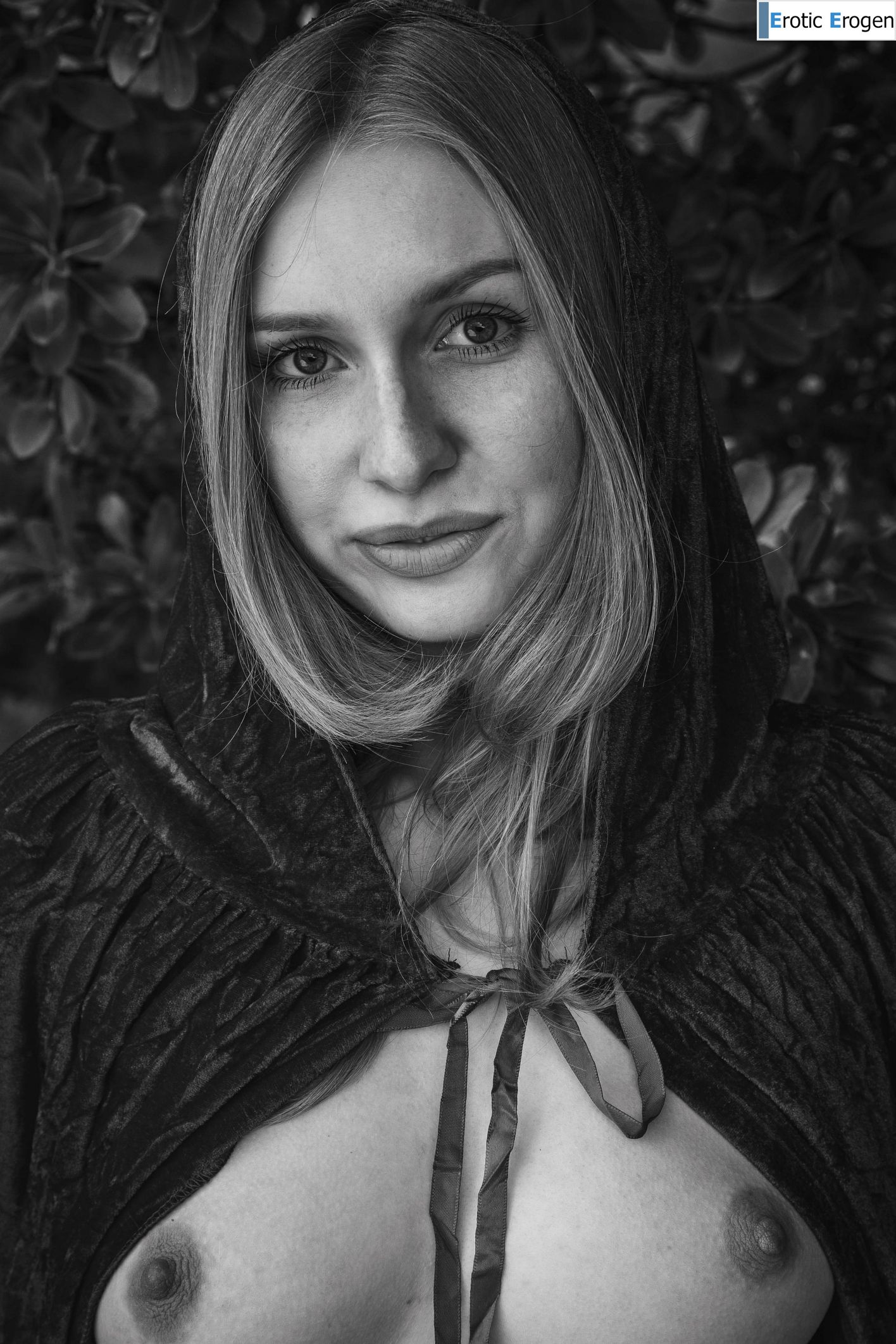 Lia Pink in Red Riding Hood. Slide 40