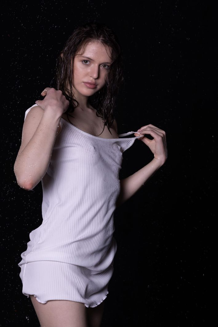 Adina in Hot And Wet. Thumb 4