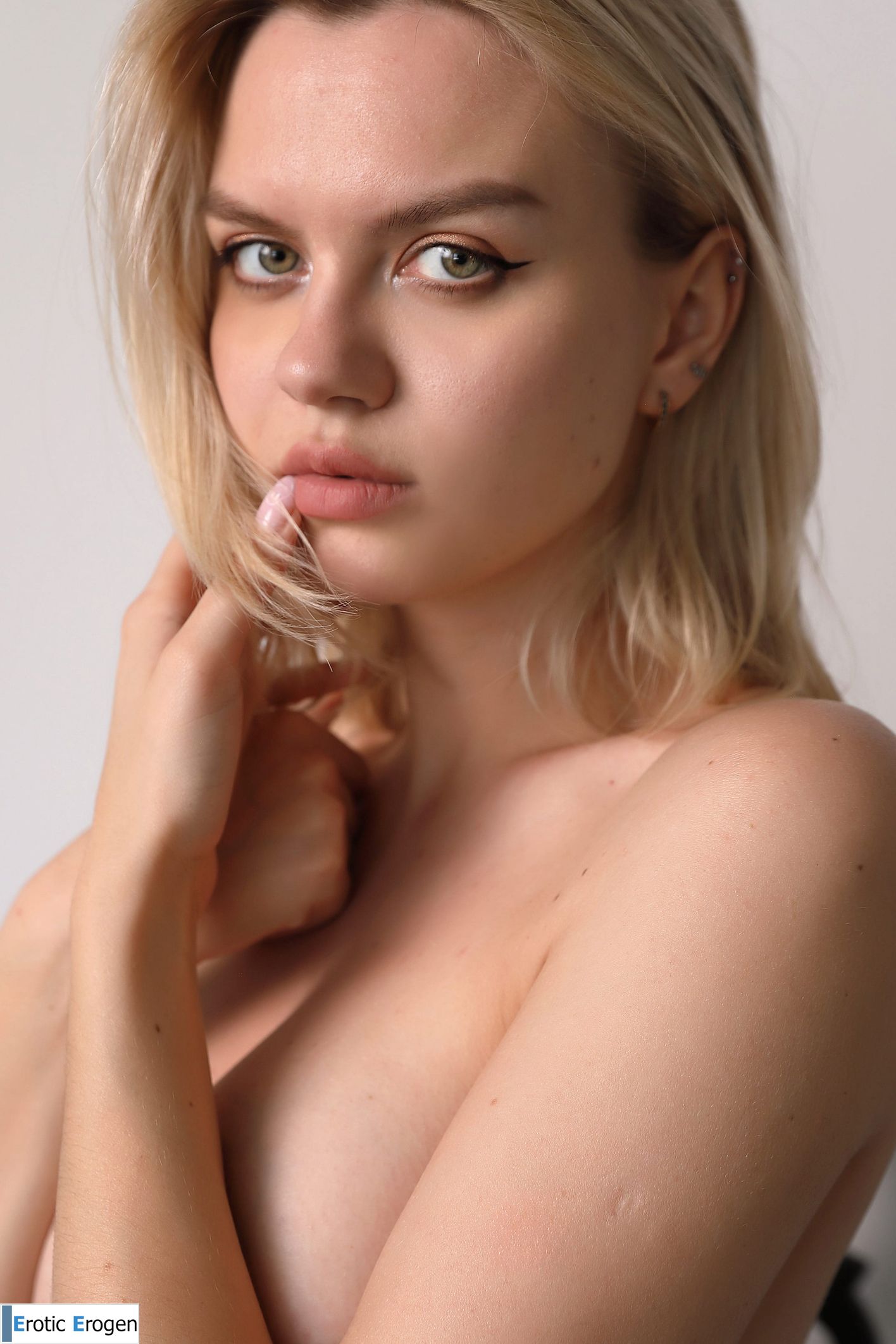 Lana Lane in Minimalism 2. Slide 39