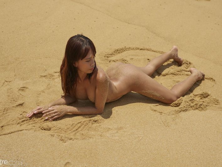 Jessa in Burning Hot. Thumb 1