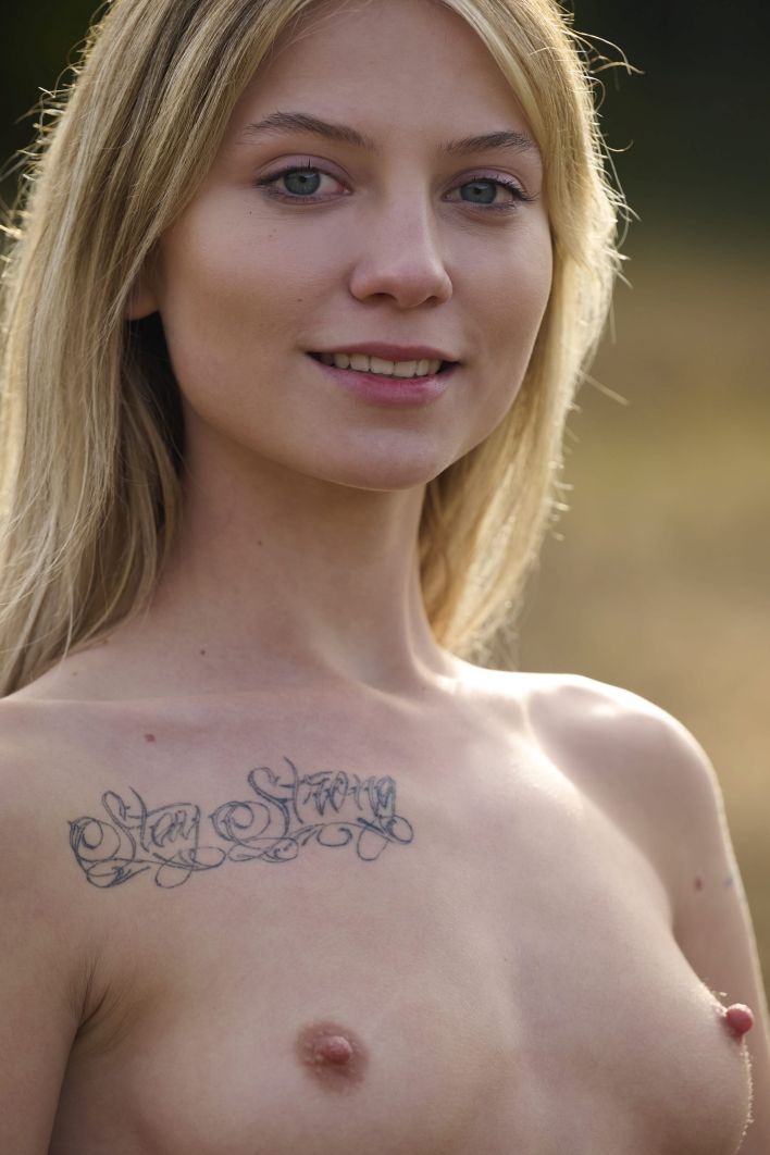 Molli in Naked Outdoors. Thumb 7