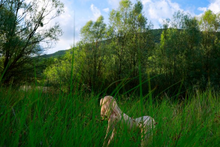 Una in Green Grass. Thumb 28