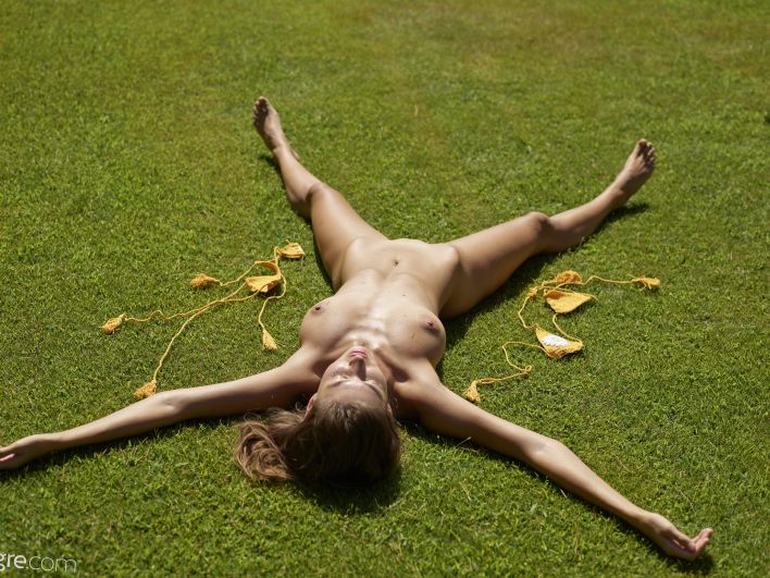 Anna L in Garden Exhibitionist. Thumb 3