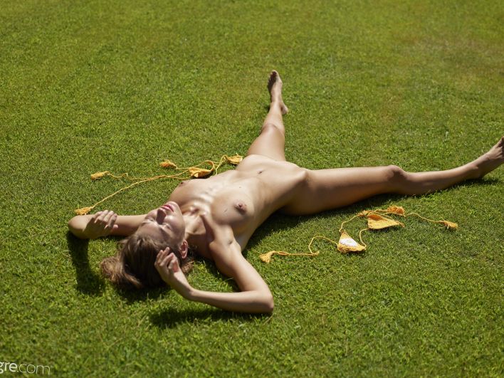 Anna L in Garden Exhibitionist. Thumb 4