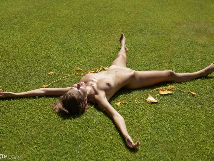 Anna L in Garden Exhibitionist. Thumb 5